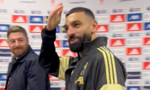 Salah phá kỷ lục Rooney: Phản ứng tại Liverpool gây bão mixed zone