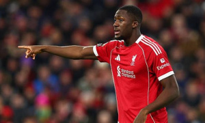 Konate hé lộ tương lai Salah giữa 'bão' tin đồn rời Liverpool