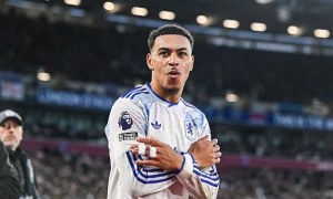 Carragher cảnh báo Arsenal về sự đe dọa từ Morgan Rogers