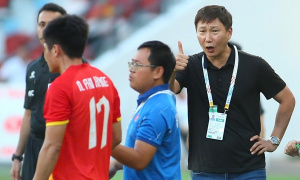 Báo chí Philippines tôn trọng HLV Kim Sang-sik sau thất bại tại SEA Games 33