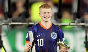 Chelsea chiêu mộ 'Tiểu De Bruyne' Kees Smit: Tương lai của tuyến giữa