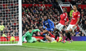 Man United 4-4 Bournemouth: Gary Neville chỉ trích sai lầm của Shaw