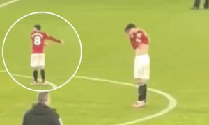 Man United hòa 4-4 Bournemouth, Bruno Fernandes nổi giận