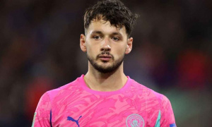 Trafford sẽ ở lại Man City, Guardiola xác nhận