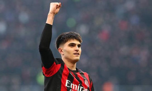 Chuyển nhượng sáng 17/12: Arsenal nhắm sao trẻ AC Milan; Man United tính bán Zirkzee