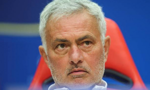 Mourinho được khen là 'thiên tài' dù gặp khó vì quyền lực cầu thủ