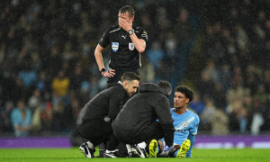 Pep Guardiola lo lắng khi Oscar Bobb tái phát chấn thương