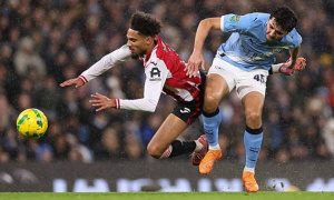 Carabao Cup: HLV Brentford chỉ trích trọng tài sau trận gặp Man City