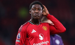 Manchester United: Roy Keane chỉ trích gia đình Kobbie Mainoo