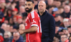 Peter Moore cảnh báo Salah không thể thắng Arne Slot tại Liverpool