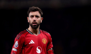 Louis Saha bảo vệ Bruno Fernandes trước chỉ trích