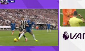 McCoist chỉ trích trọng tài trận Newcastle vs Chelsea: 'Tôi sững sờ vì quyết định đó'