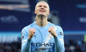 Ngoại hạng Anh: Haaland ăn mừng kỷ lục vượt Ronaldo bằng bít tết