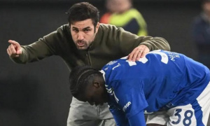 Fabregas chỉ trích quyết định triệu tập Assane Diao của FSF