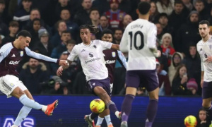 Leny Yoro hứng chỉ trích từ Neville và Keane sau thất bại của Man United