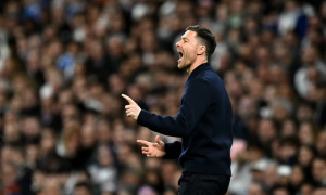 HLV Elche bênh vực Xabi Alonso giữa áp lực ở Real Madrid