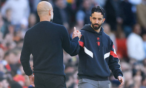 Hai nửa thành Manchester và những nước cờ chuyển nhượng trong tháng Một