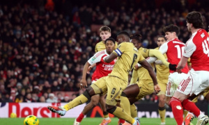 Glasner khen Palace lột xác trong hiệp hai, tiếc nuối khi thua Arsenal ở luân lưu