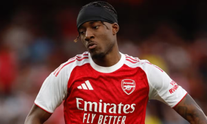 Madueke bị chỉ trích 'đáng xấu hổ' khi Arsenal vào bán kết Carabao Cup