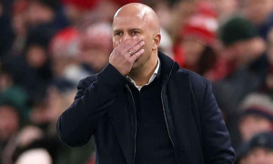 Arne Slot lo khủng hoảng bóng chết của Liverpool