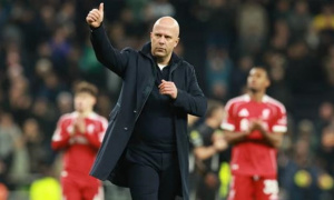 Bảy tháng lao dốc của Liverpool: Arne Slot đứng giữa cơn bão