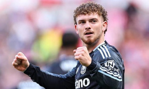 Aston Villa 'mắc kẹt' trong thương vụ Harvey Elliott