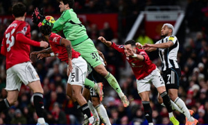 Senne Lammens chơi hay trước Newcastle