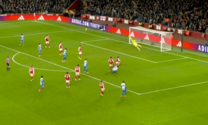 Paul Merson phát cuồng bởi pha cứu thua khó tin của David Raya