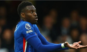CĐV Chelsea đòi loại Badiashile sau thảm họa Aston Villa