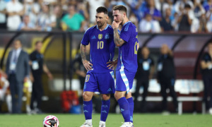 Messi lên tiếng vì Mac Allister, thể hiện tố chất thủ lĩnh ở Argentina