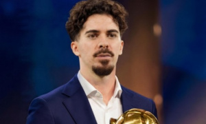 Vitinha chia sẻ cảm xúc khi giành giải Tiền vệ xuất sắc nhất năm 2025