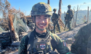 Cựu cầu thủ Thái Lan đổi vai thành lính, giành lại đồi 350 từ tay Campuchia