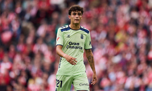 Stefan Bajcetic đối diện tương lai mờ mịt tại Liverpool