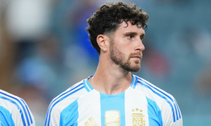 Barcelona nhắm Marcos Senesi, bổ sung sức mạnh cho hàng phòng ngự