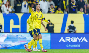 Ronaldo tính đường về châu Âu ở tuổi 40