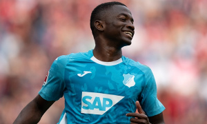 Bazoumana Toure mang đến sức mạnh và tốc độ cho Manchester United