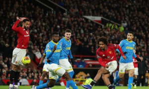 Zirkzee ghi bàn, VAR tước chiến thắng phút cuối của Man Utd trước Wolves