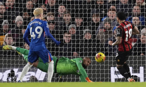 Chelsea hòa Bournemouth, Carragher mỉa mai sai lầm phòng ngự