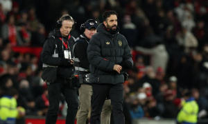 CĐV Man Utd chỉ trích Amorim về quyết định quay lại sơ đồ 3 hậu vệ trước Wolves