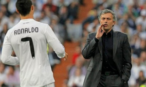 Modric kể chuyện Mourinho khiến Ronaldo bật khóc