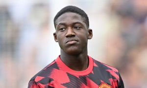 Everton tính mua đứt Mainoo và mượn Zirkzee từ MU