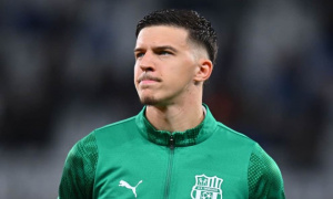 Hàng thủ toang hoang, MU săn sao Sassuolo