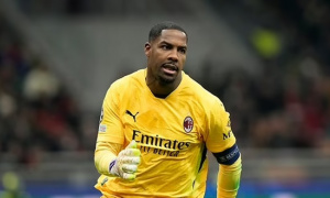 Milan tăng lương gấp đôi trói chân Maignan