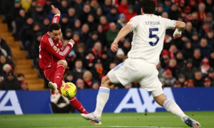 Ekitike kém duyên, Liverpool bất lực chia điểm với Leeds tại Anfield