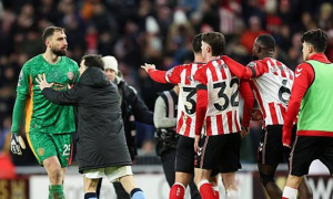 Donnarumma nổi nóng, định 'ăn thua đủ' với sao Sunderland