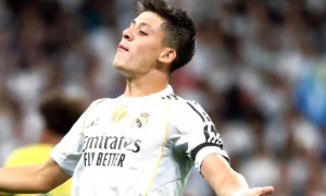 Bóng tối bao phủ Eze khi Arsenal nhắm Guler