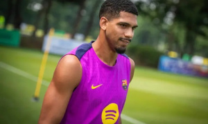 Barca cẩn trọng gạch tên Araujo khỏi trận derby