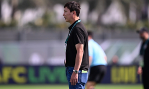 Báo Trung Quốc giải mã nước cờ cao tay của thầy Kim