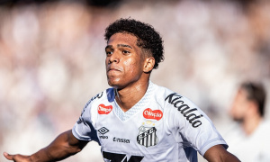 Spurs săn đón Souza nhằm gia tăng sức mạnh hành lang trái