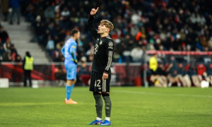 Bayern tăng lương gấp 3 giữ chân thần đồng Karl đến năm 2031